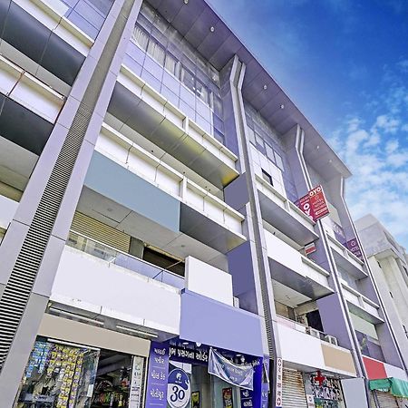 Hotel O Nova Rooms Surat Zewnętrze zdjęcie