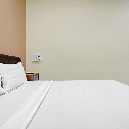 Hotel O Nova Rooms Surat Zewnętrze zdjęcie