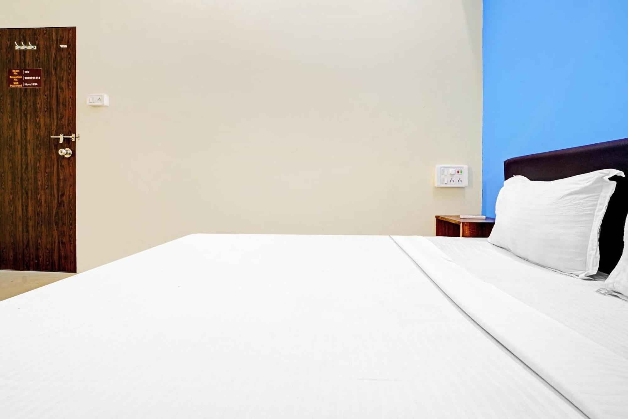 Hotel O Nova Rooms Surat Zewnętrze zdjęcie