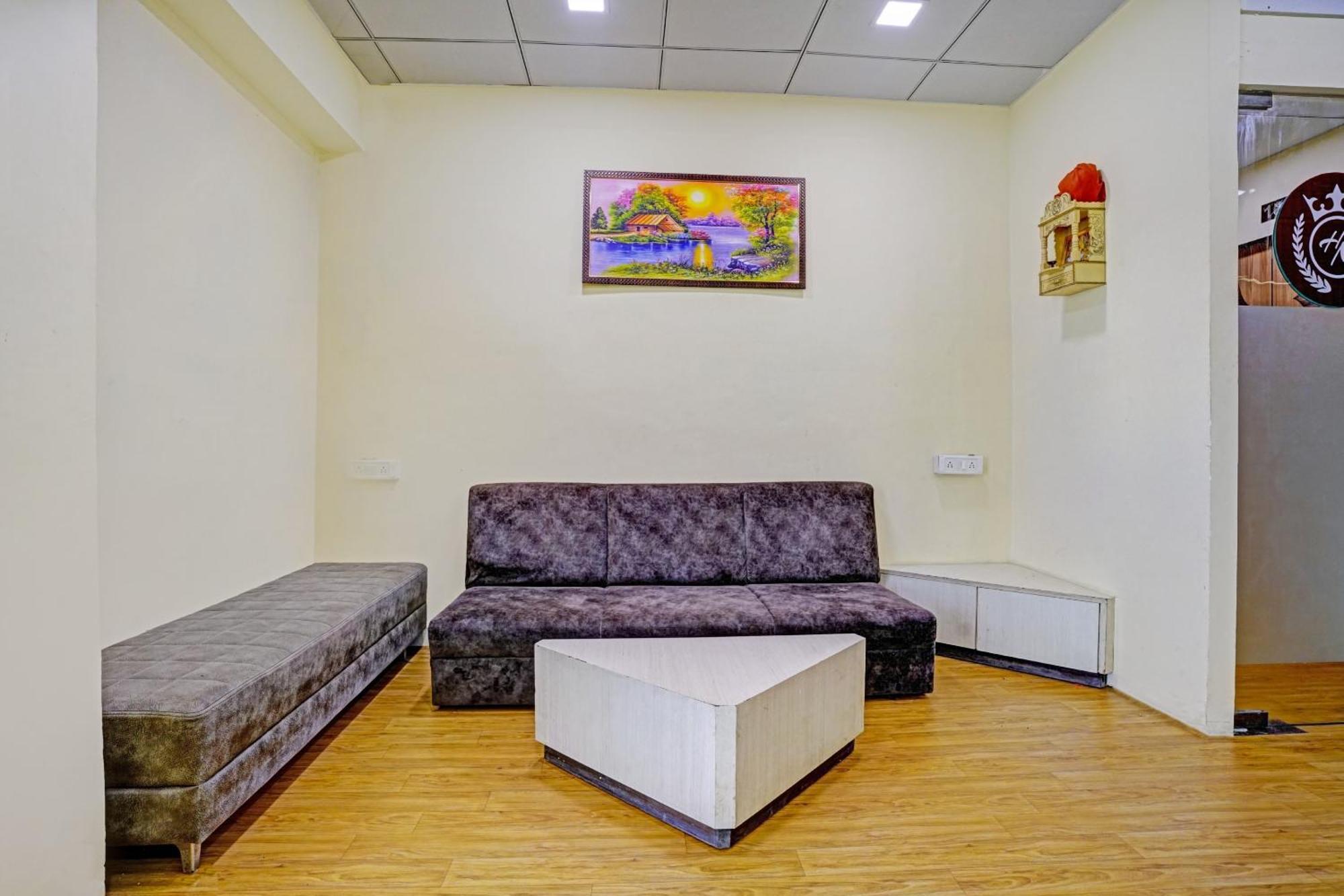 Hotel O Nova Rooms Surat Zewnętrze zdjęcie