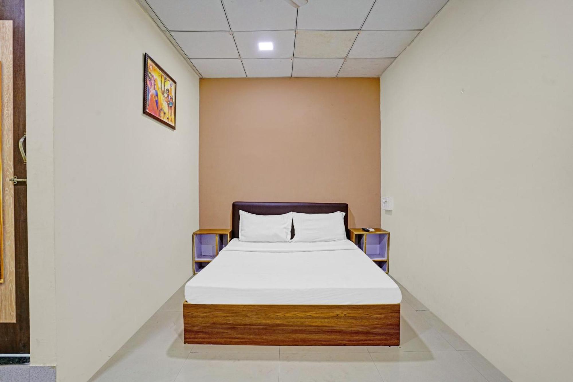 Hotel O Nova Rooms Surat Zewnętrze zdjęcie
