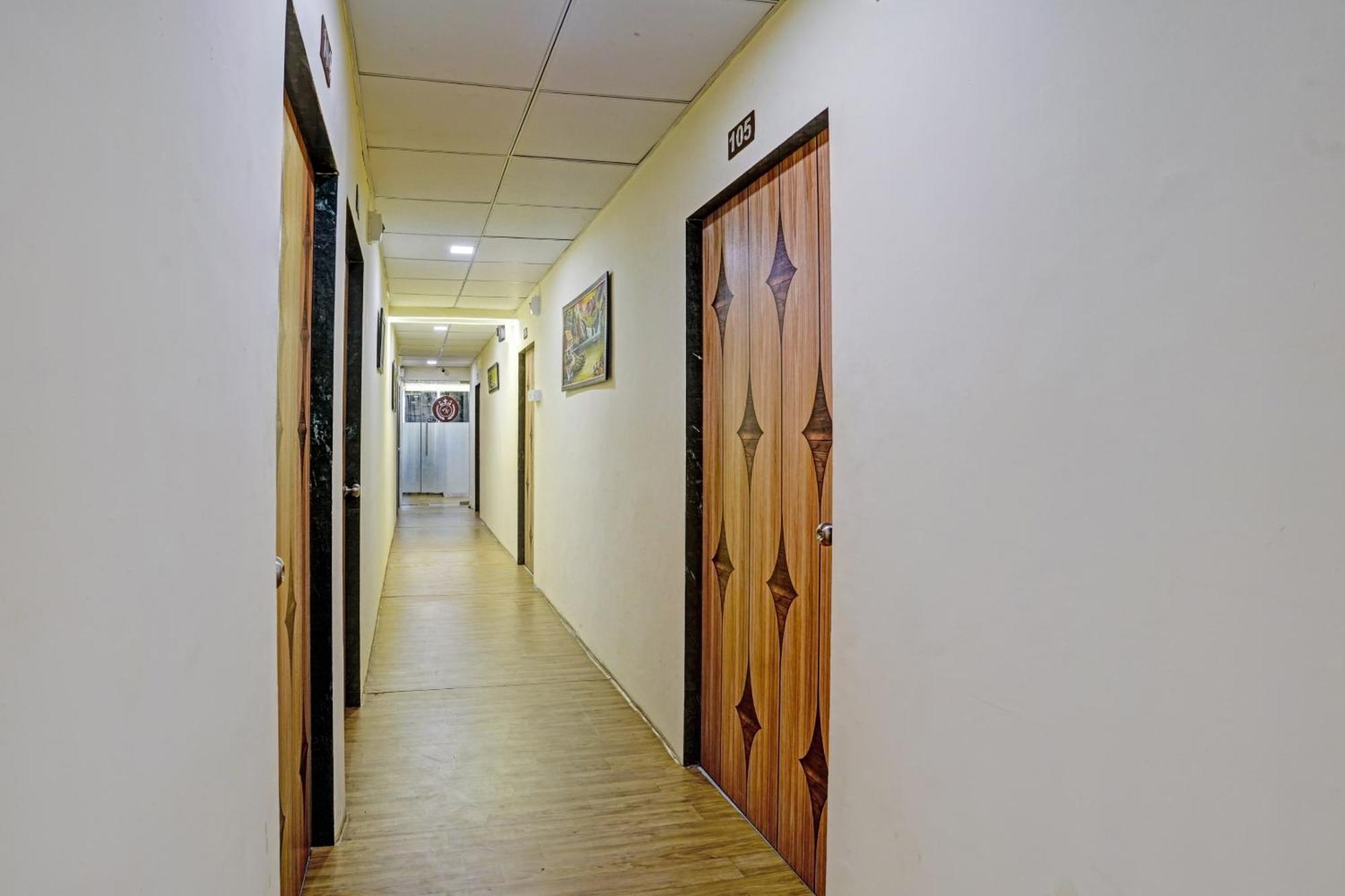 Hotel O Nova Rooms Surat Zewnętrze zdjęcie