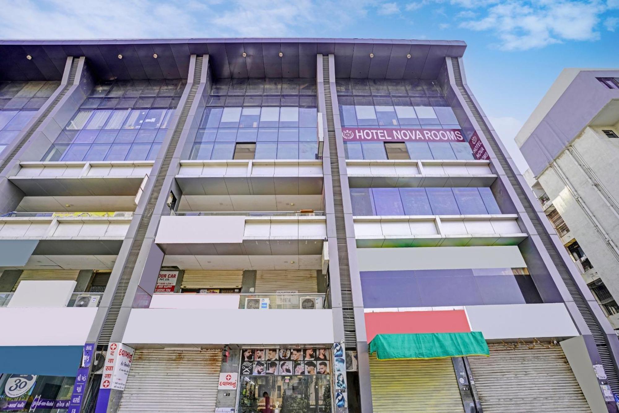 Hotel O Nova Rooms Surat Zewnętrze zdjęcie